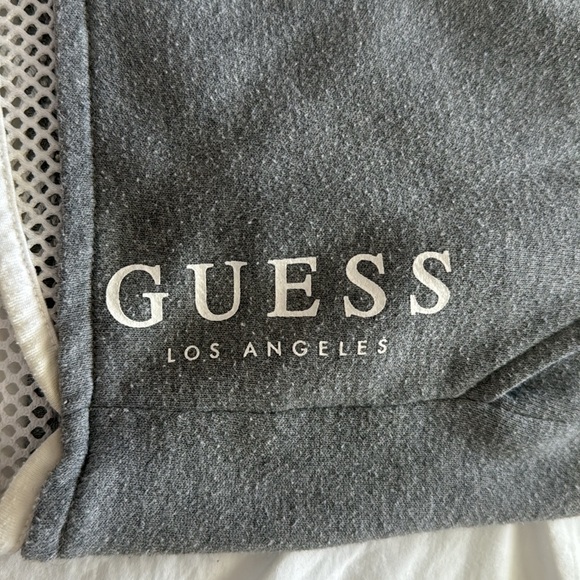 Guess women shorts size medium - Picture 3 of 5